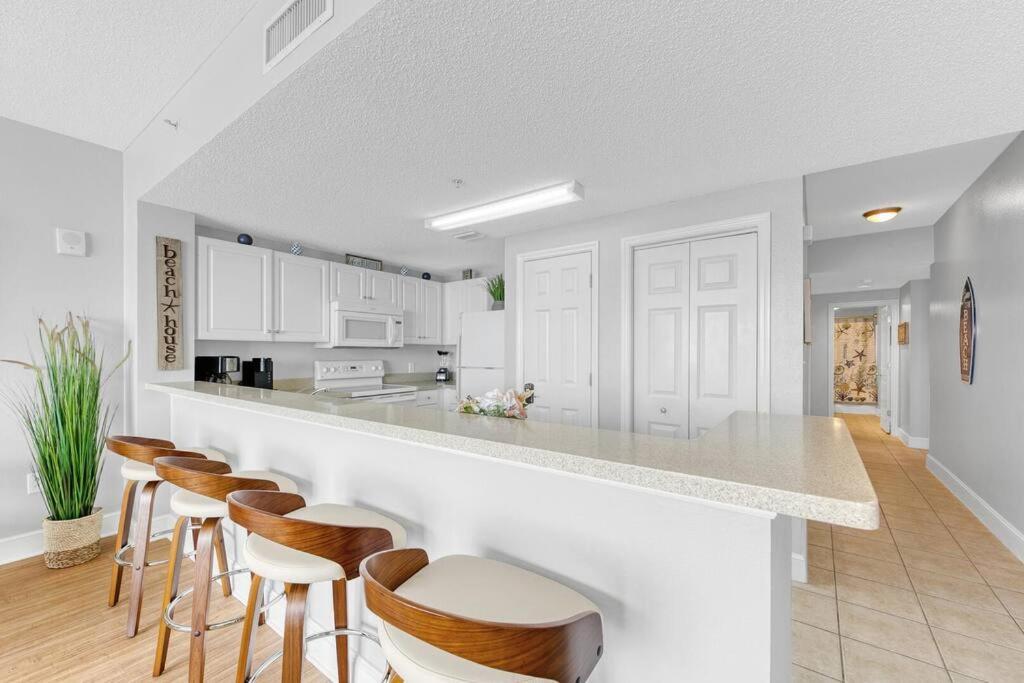 Beachfront Condo #607 At Majestic Beach Resort Panama City Beach Exterior foto